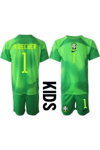 Brasil Alisson Becker #1 Keeper Babyklær Borte Fotballdrakt til barn VM 2022 Korte ermer (+ Korte bukser)